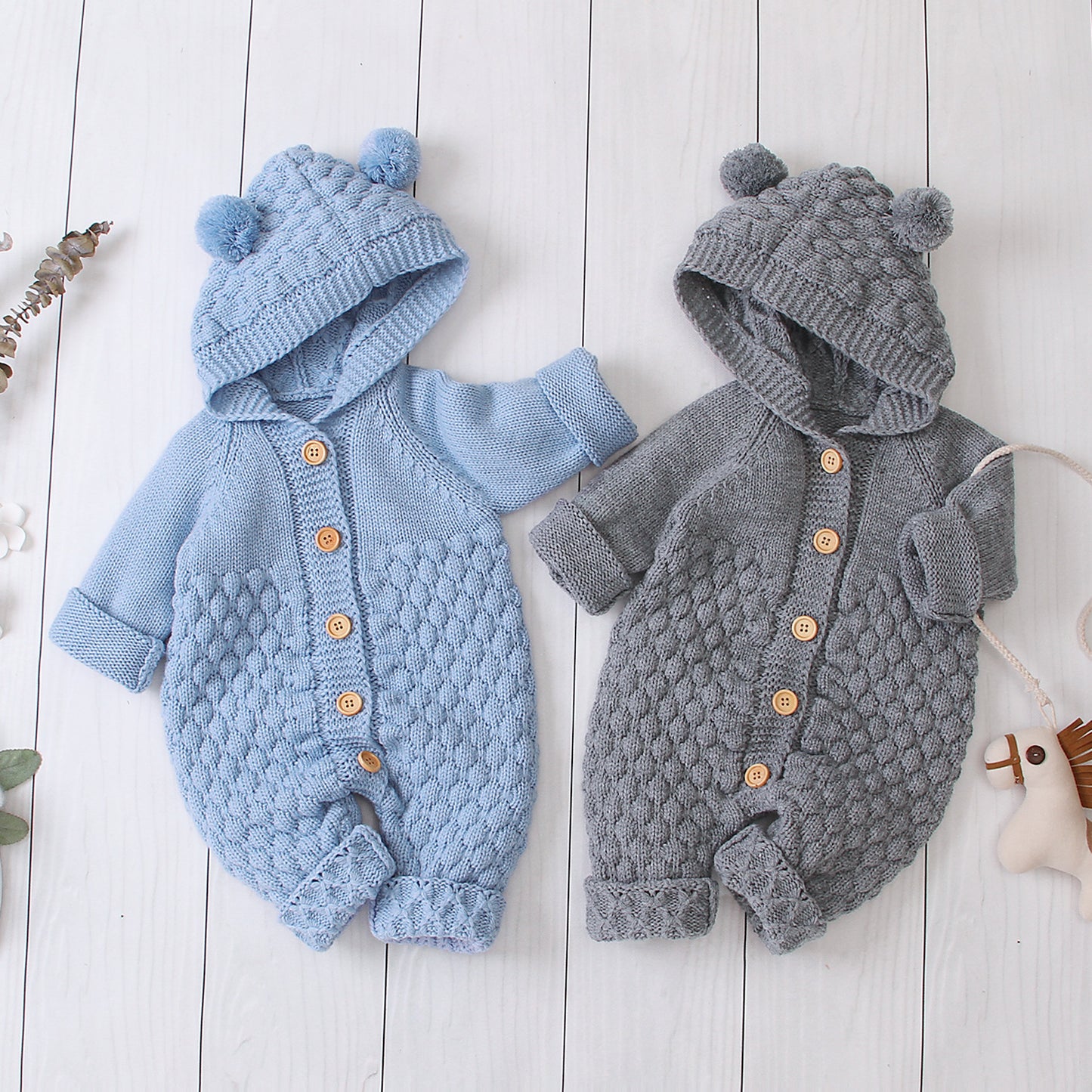 Knit Cozy – Tuta in Maglia Lavorata con Cappuccio Comfort (6-9 mesi, 9-12 mesi, 12-18 mesi, 24-36 mesi)