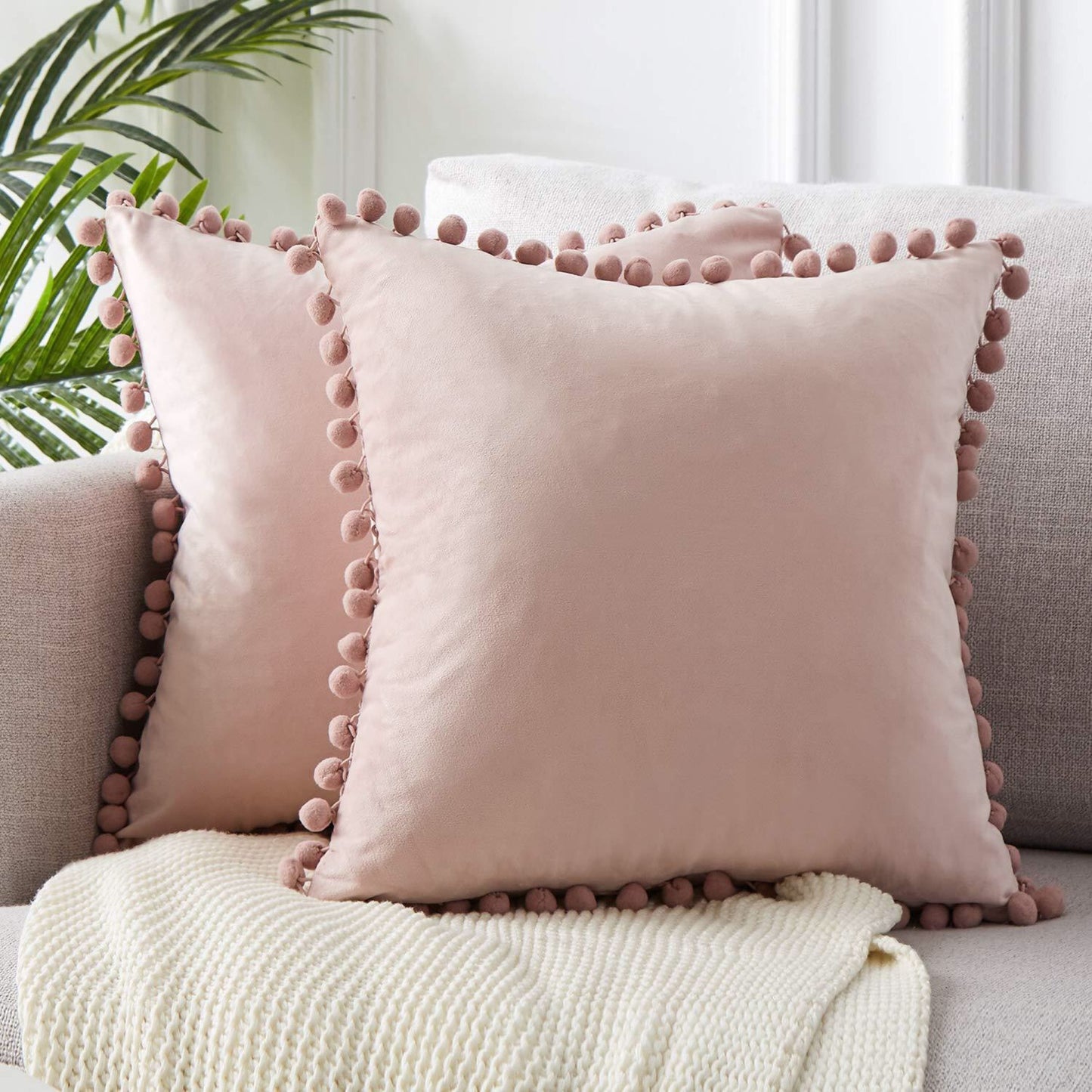 Velvet Sphere Lace – Cuscino a Sfera in Velluto con Finiture in Pizzo