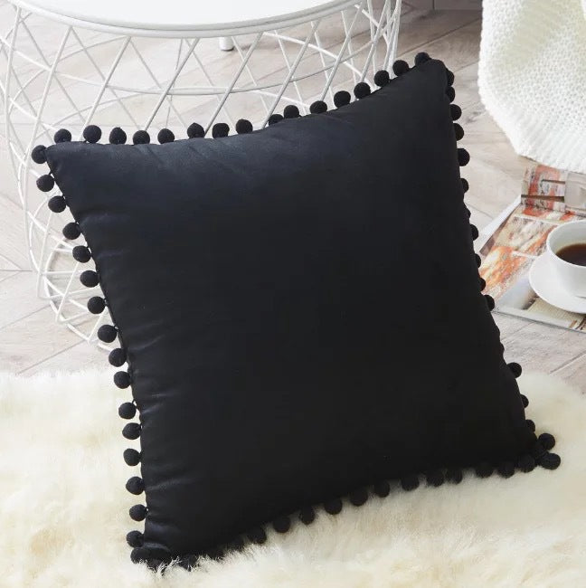 Velvet Sphere Lace – Cuscino a Sfera in Velluto con Finiture in Pizzo
