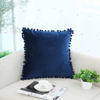 Velvet Sphere Lace – Cuscino a Sfera in Velluto con Finiture in Pizzo