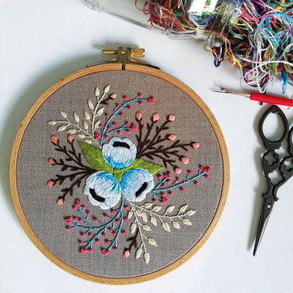 Handmade Masterpiece - Kit Ricamo Tradizionale Fatto a Mano