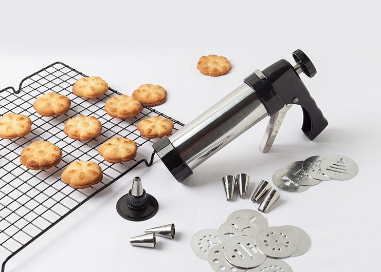 CookieMaster Pro - Spara-Biscotti e Decoratore 2-in-1 con 20 Trafile in Acciaio.