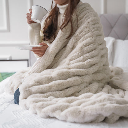 Tie-Dye Rabbit Fur Blanket – Coperta in Pelliccia Sintetica Tie-Dye
