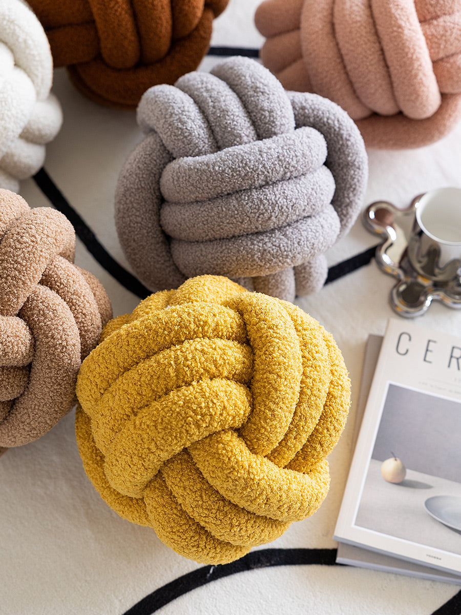 Spherical Lamb-Wool – Cuscino Sferico in Lana