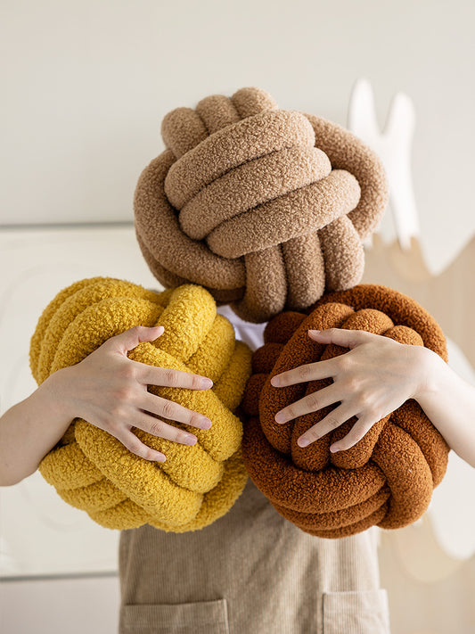 Spherical Lamb-Wool – Cuscino Sferico in Lana
