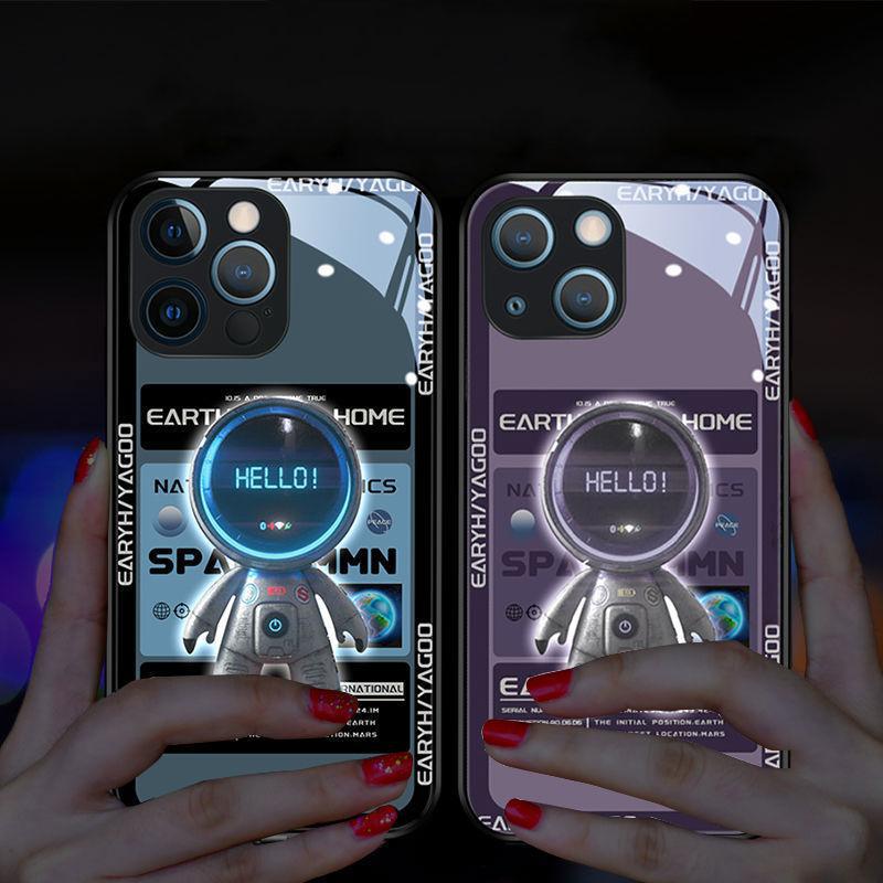 Glow-Astro: Cover Astronauta Luminosa (Iphone 13-14 / 13 Mini / 14 Plus / 13-14 Pro / 13-14 Pro Max)